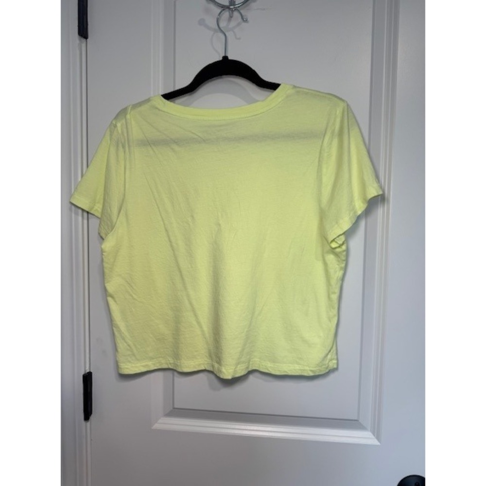 Universal Thread Womens Neon Yellow Short Sleeve Boxy Crop T-Shirt Size M - Picture 4 of 5